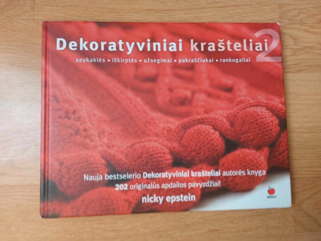 Dekoratyviniai krašteliai 2 : apykaklės, iškirptės, užsegimai, pakraščiukai, rankogaliai - Nicky Epstein, knyga 2