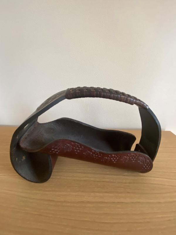 Stovas vyno buteliui - , namai ir interjeras 6