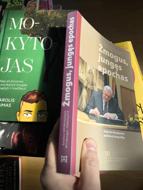 Žmogus, jungęs epochas: Algirdo Brazausko politinė biografija - Autorių Kolektyvas, knyga 6