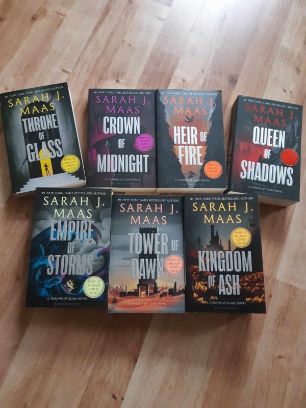 Throne of Glass knygų serija - Sarah J. Maas, knyga 2