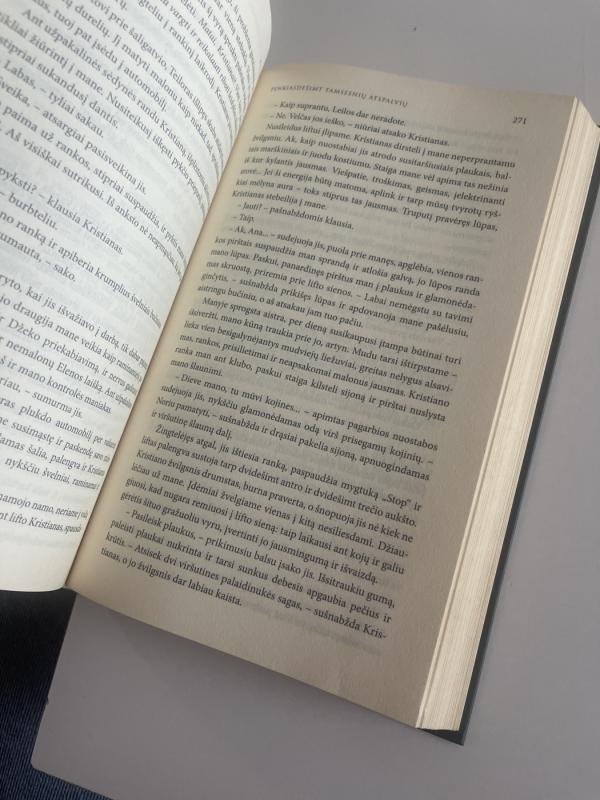 Penkiasdešimt tamsesnių atspalvių - James E L, knyga 3