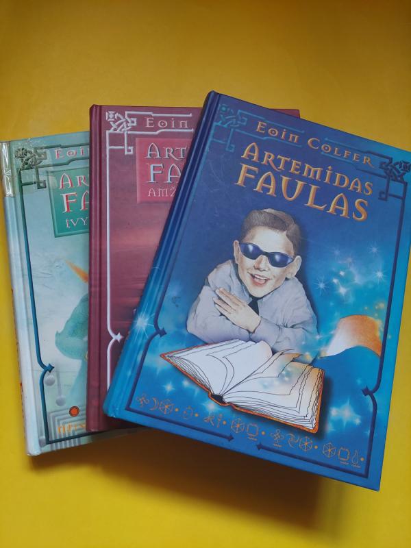 Artemidas Faulas. Artemidas Faulas: Įvykis Arktyje. Artemidas Faulas ; amžinybės kodas (3 knygos) - Eoin Colfer, knyga 2