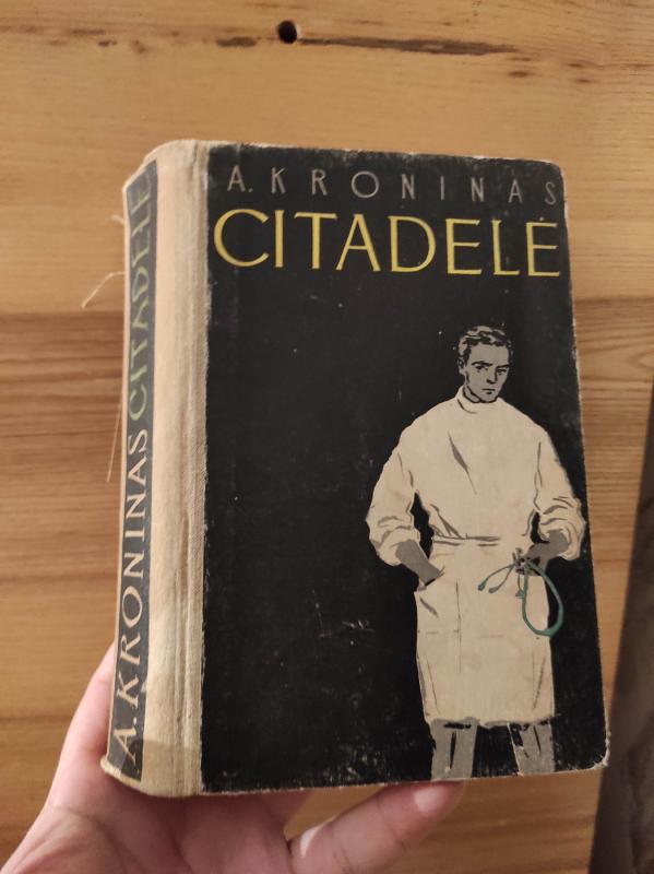 Citadėlė - Arčibaldas Kroninas, knyga 2