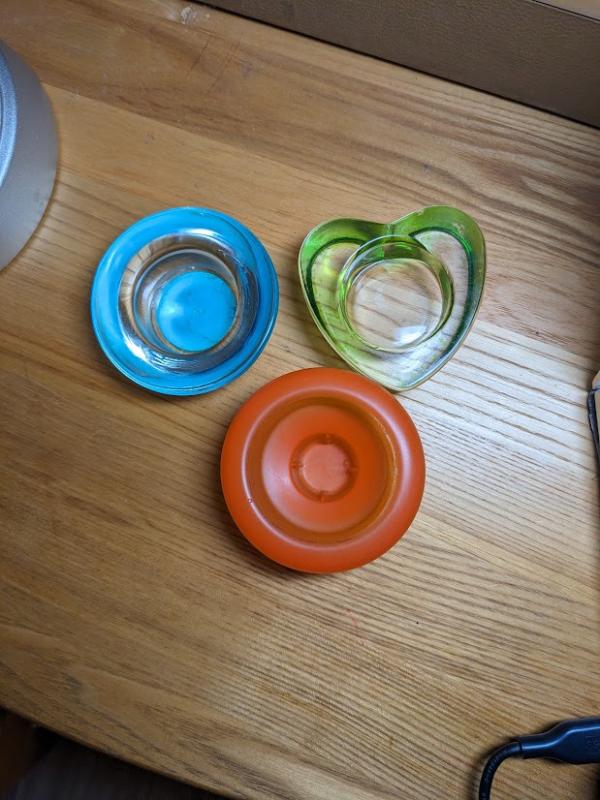 Trys spalvoto stiklo žvakidės: oranžinė, mėlyna, žalia. - , namai ir interjeras 4