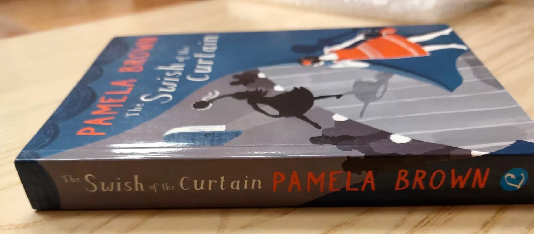 The Swish of the Curtain - Pamela Brown, knyga 3