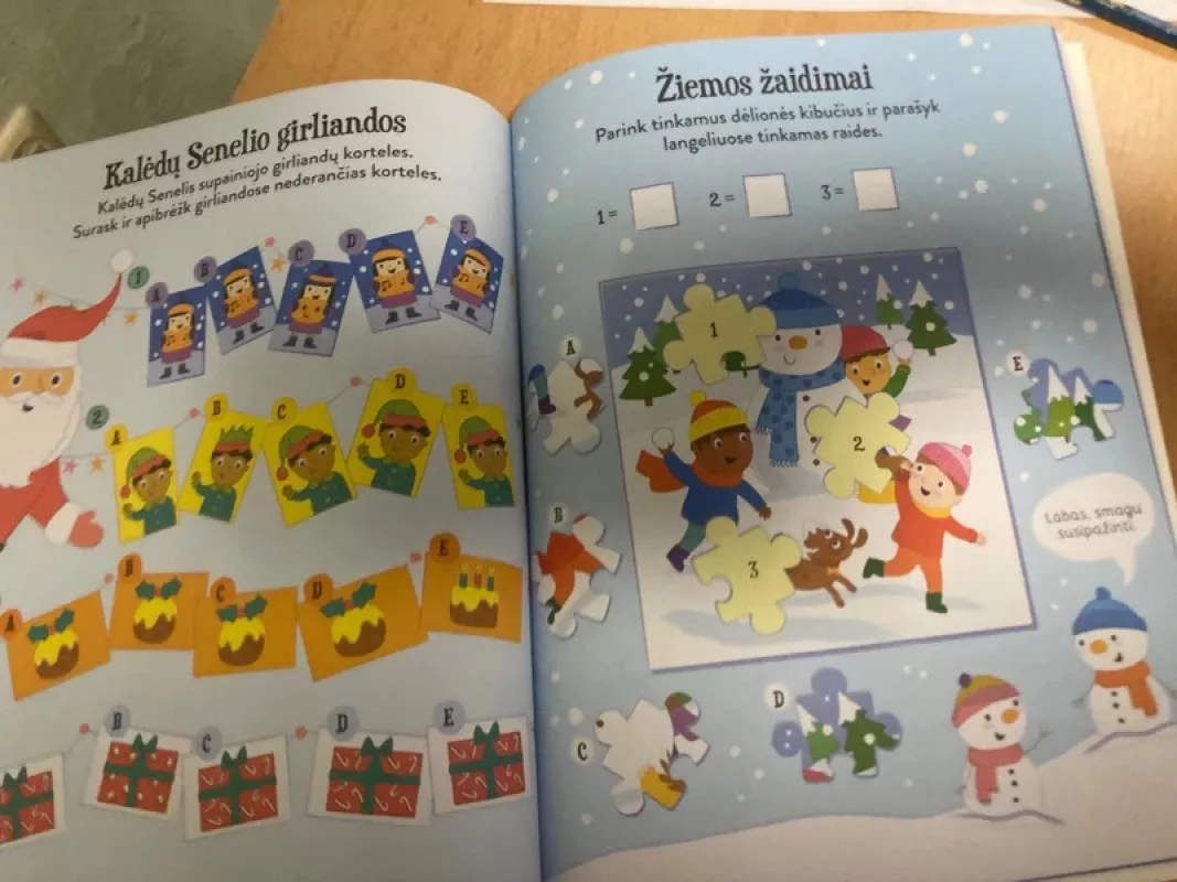 Kalėdos: užduočių knygelė su daugiau kaip 100 iškilių lipdukų - Autrorius nenurodytas, knyga 3
