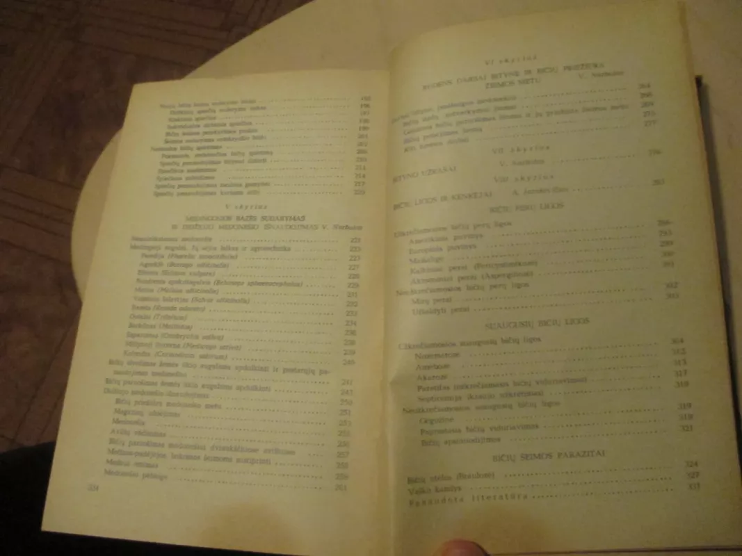 Bitės ir jų priežiūra - V. Narbutas, knyga 4