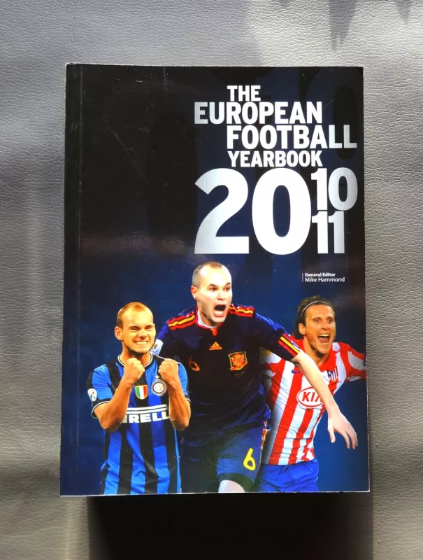 Europos futbolo knyga 2010-2011 - Mike Hammond, knyga 2