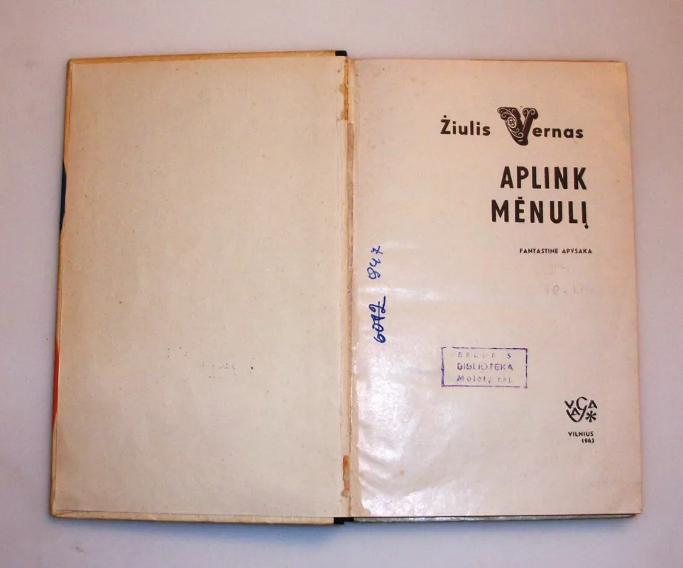 Aplink mėnulį - Žiulis Vernas, knyga 5