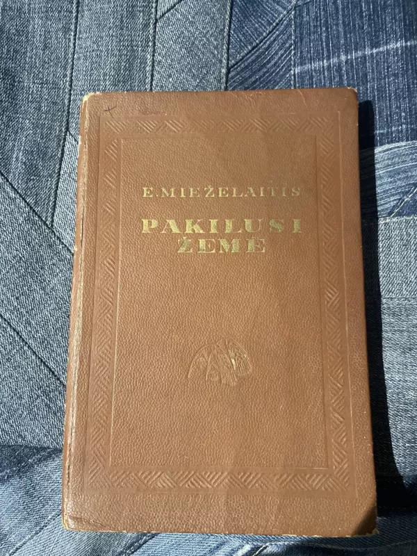 Pakilusi žemė - Eduardas Mieželaitis, knyga 2
