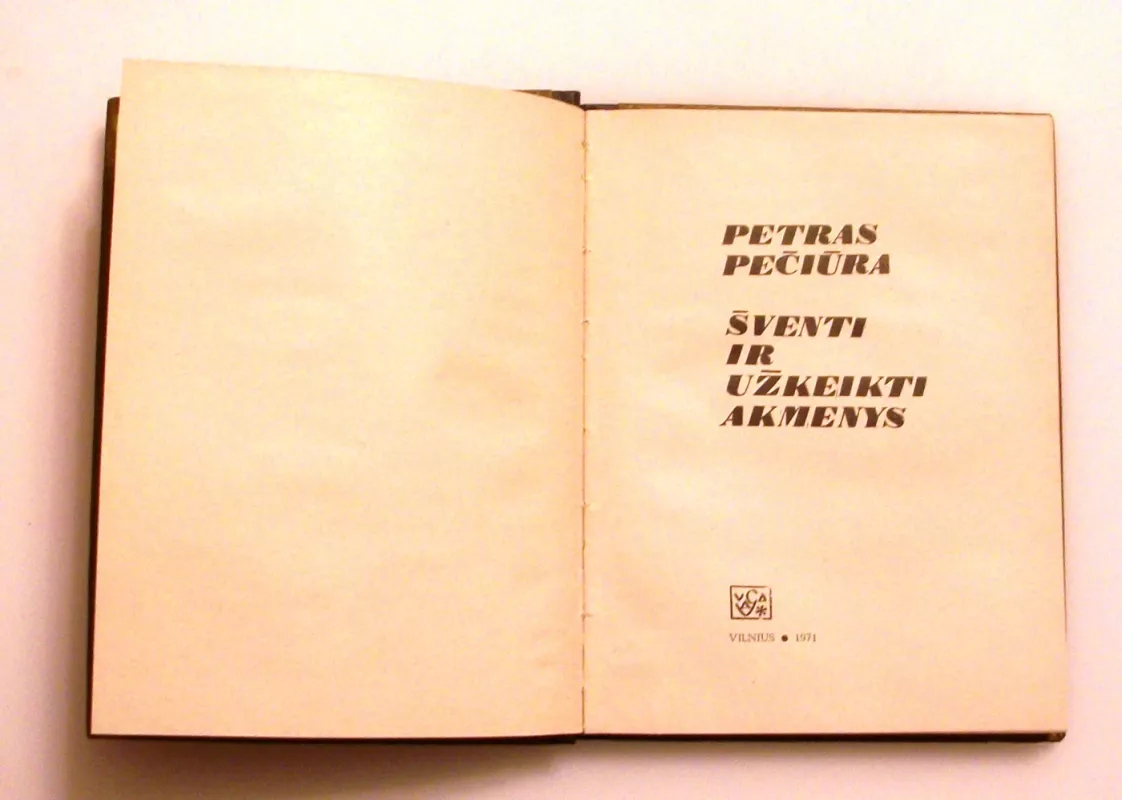 Šventi ir užkeikti akmenys - Petras Pečiūra, knyga 5
