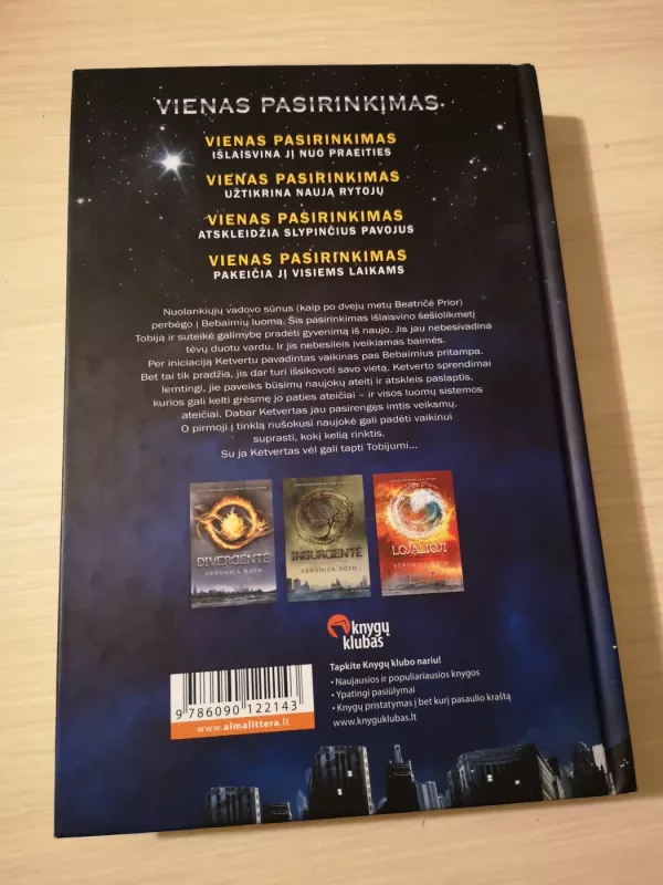 Ketvertas - Roth Veronica, knyga 3