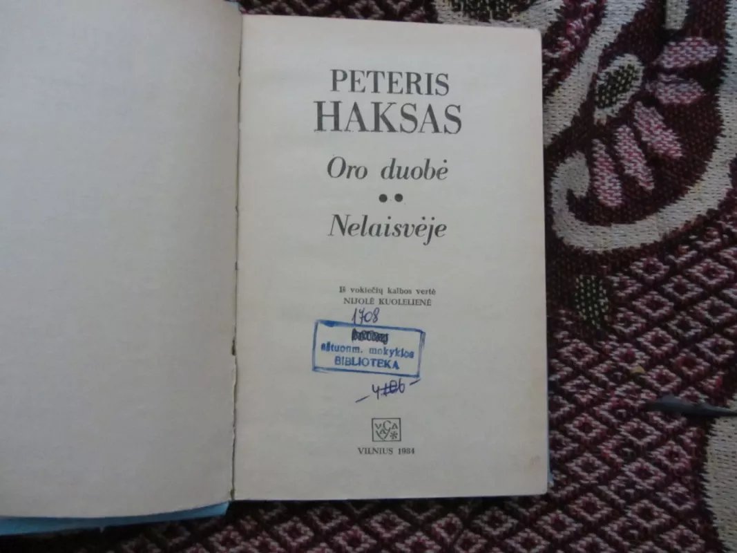 Oro duobė. Nelaisvėje - Peteris Haksas, knyga 3