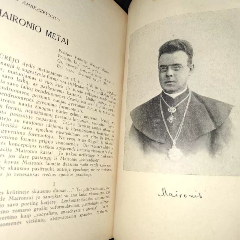 1942 Literatūros metraštis su kalendorium - Autorių Kolektyvas, knyga 4