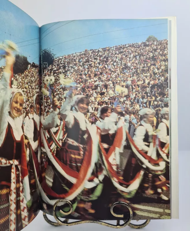 Dainų šventė 1987m. - Vaidotas Karlonas, knyga 2