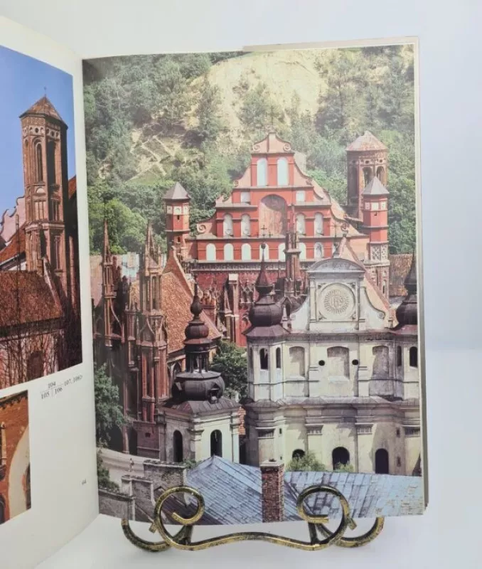 Atgimę paminklai - Autorių Kolektyvas, knyga 3