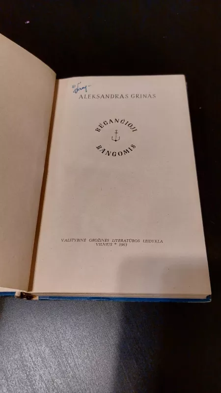 Bėgančioji bangomis - Aleksandras Grinas, knyga 3