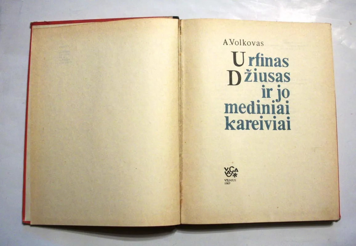 Urfinas Džiusas ir jo mediniai kareiviai - Aleksandras Volkovas, knyga 6