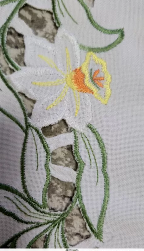 Staltiesėlė su narcizais - , namai ir interjeras 4