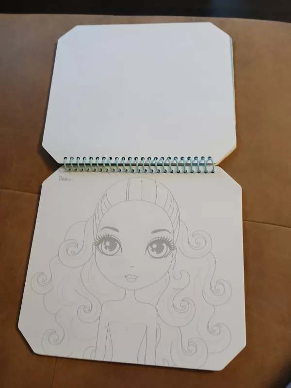 La Dee Da fashion sketchbook - , stalo žaidimas 3