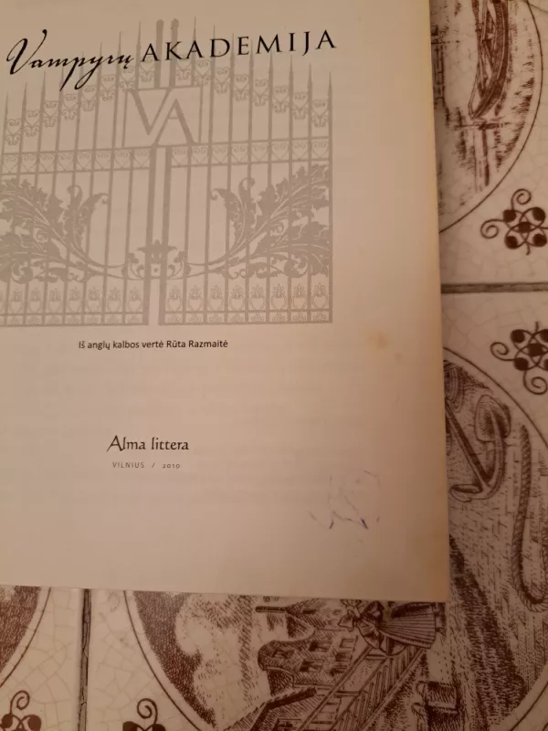 5 ciklo "Vampyrų akademija" knygos - Richelle Mead, knyga 3