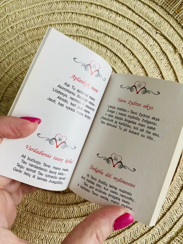 Sentimentai. Meilės žinutės: 365 SMS telefonu - Autorių Kolektyvas, knyga 4