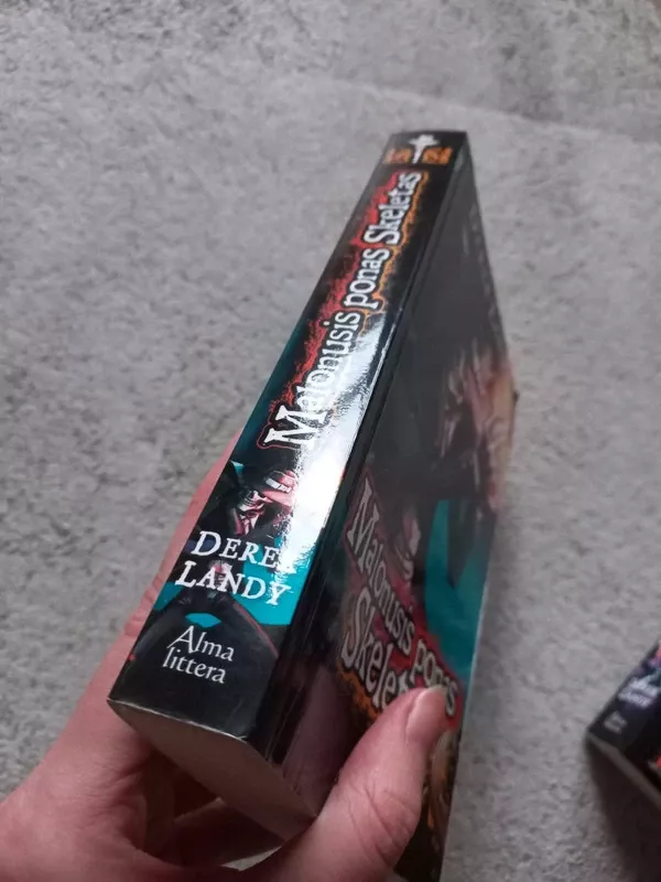 Malonusis Ponas Skeletas 3 knygų serija Derek Landy - Derek Landy, knyga 5