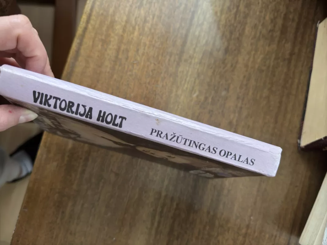 Pražūtingas opalas - Viktorija Holt, knyga 3