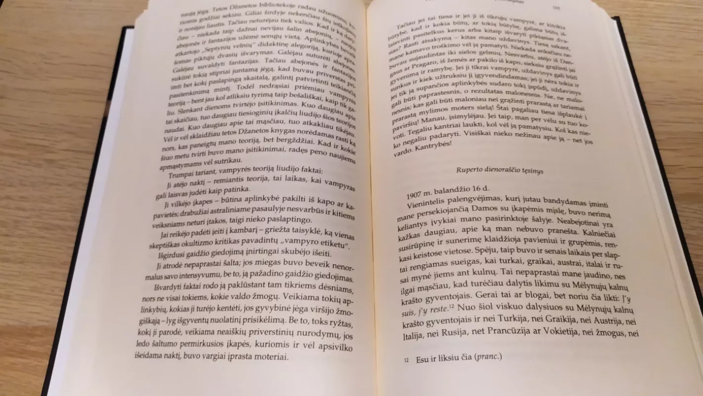 Dama  su  įkapėmis - Bremas Stoukeris, knyga 5