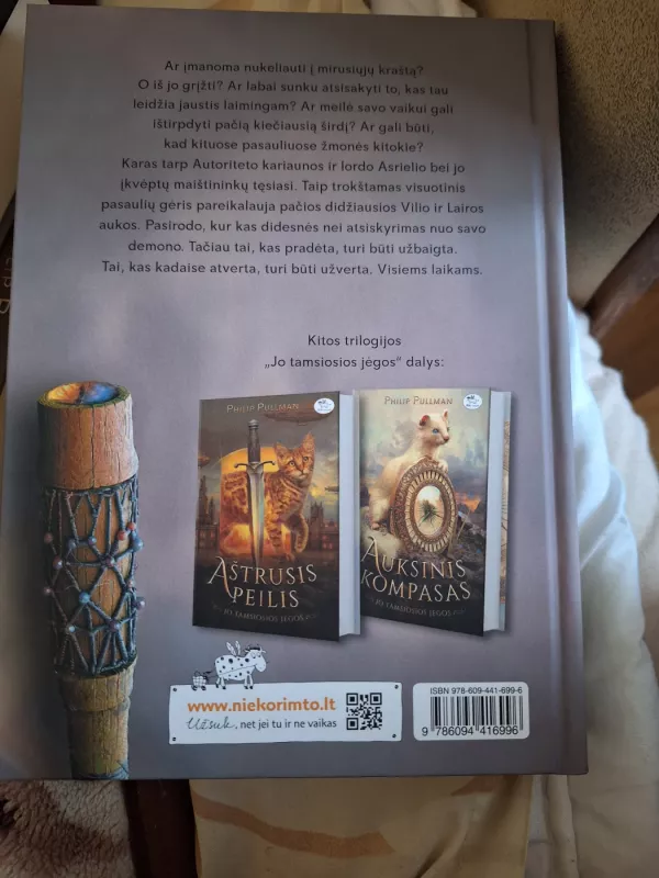 Trilogija Jo Tamsiosios jėgos (Auksinis kompasas/ Aštrusis peilis/ Gintarinis žiūronas) - Philip Pullman, knyga 3