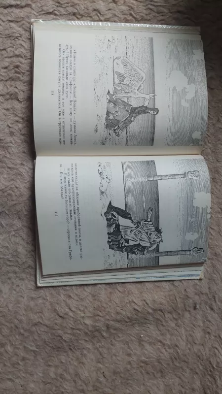 Nuotykiai Alisos stebuklų šalyje - Luis Kerroll, knyga 3