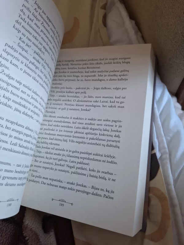 Trilogija Jo Tamsiosios jėgos (Auksinis kompasas/ Aštrusis peilis/ Gintarinis žiūronas) - Philip Pullman, knyga 4