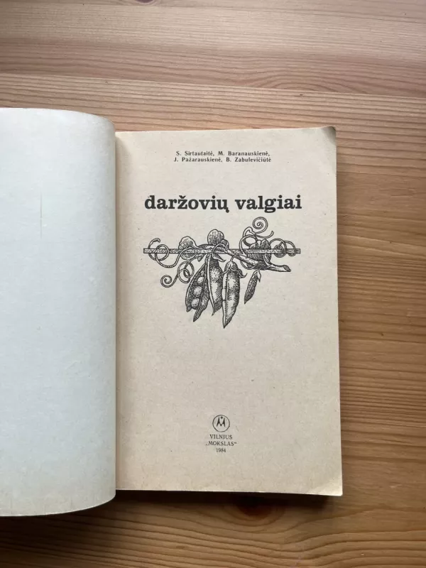 Daržovių valgiai - S. G. Sirtautaitė, ir kiti , knyga 3