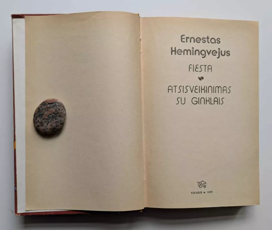 Fiesta. Atsisveikinimas su ginklais - Ernestas Hemigvėjus, knyga 3