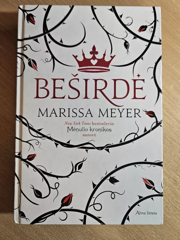 Beširdė - Marissa Meyer, knyga 2