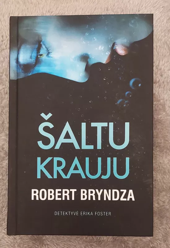 Šaltu krauju - Robert Bryndza, knyga 2