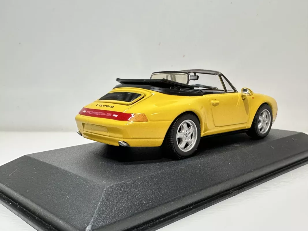 Porsche 911 (993) Carrera Cabriolet geltonas 1:43 Minichamps Dealer - , namai ir interjeras 6