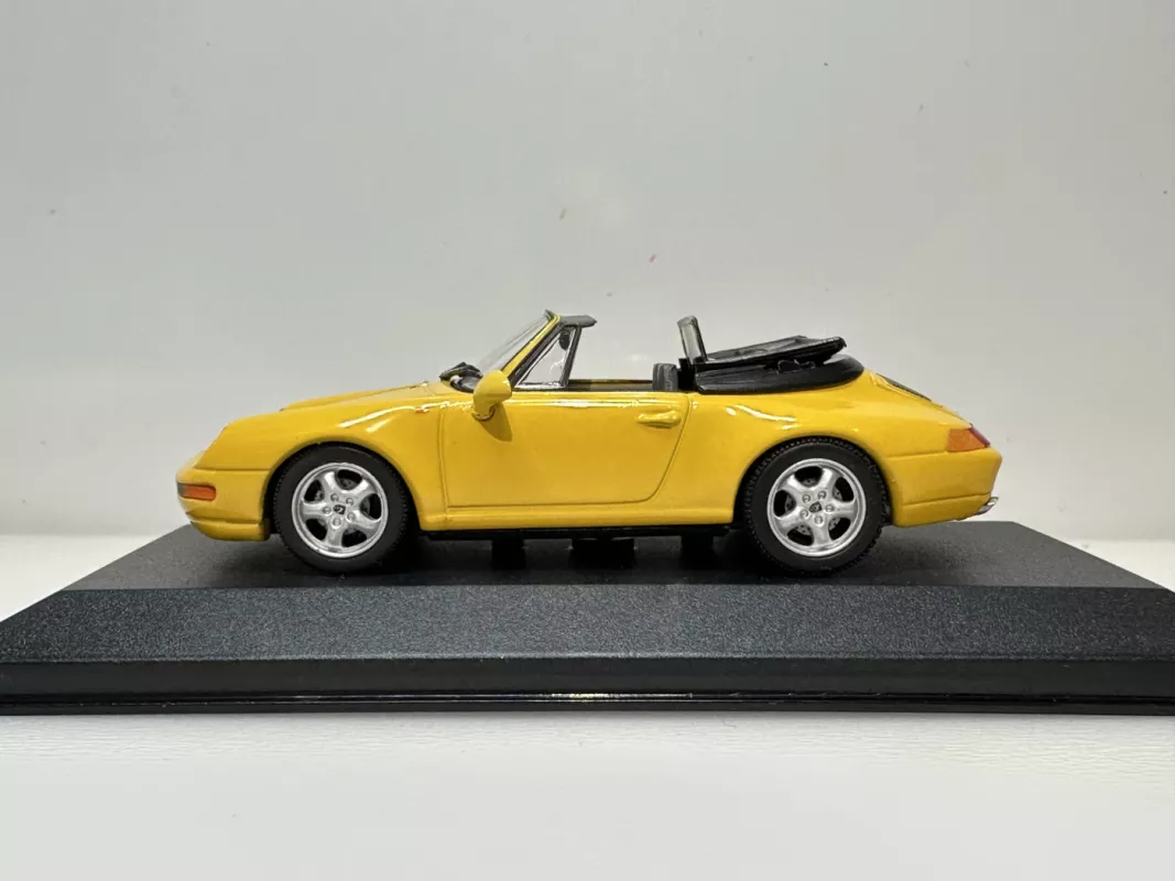 Porsche 911 (993) Carrera Cabriolet geltonas 1:43 Minichamps Dealer - , namai ir interjeras 4