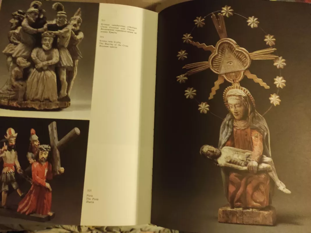 Lietuvių liaudies menas. Albumas - Autorių Kolektyvas, knyga 3