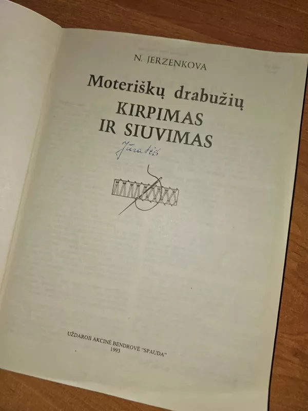 Moteriškų drabužių kirpimas ir siuvimas - N. Jerzenkova, knyga 3
