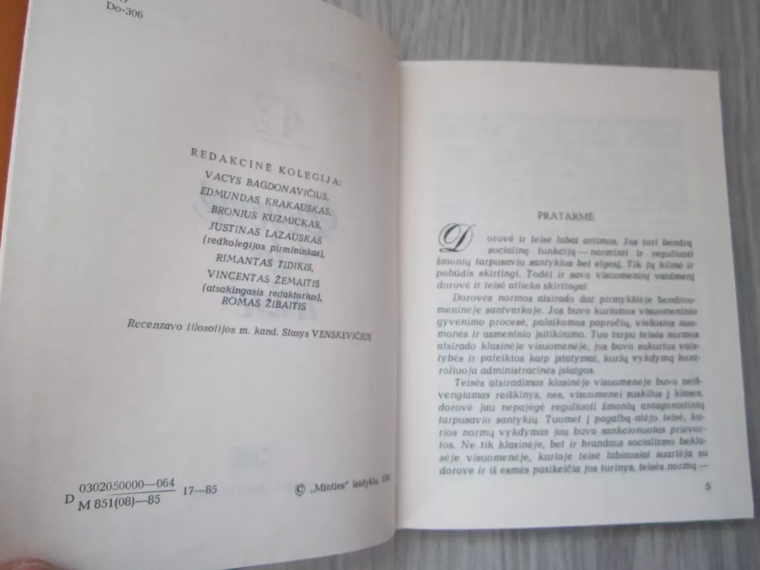 Etikos etiudai. Dorovė ir teisė - Autorių Kolektyvas, knyga 4