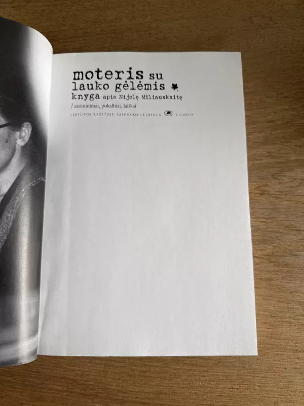 Moteris su lauko gėlėmis - Nijolė Miliauskaitė, knyga 3