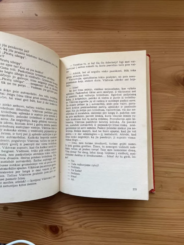 Mirties šešėlis. Ilga vasara. Šikšnosparniai skraido naktį. - Laslas Diurka, Nikolajė Štefenesku, Pavelas Vežinovas, knyga 4