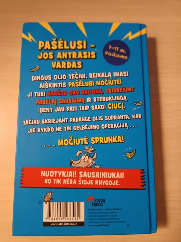 Pašėlusi močiutė ir sėkmę nešantis šuo - Kita Mitchell, knyga 3