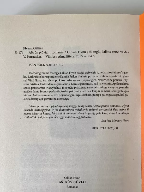 Aštrūs pjūviai - Gillian Flynn, knyga 5