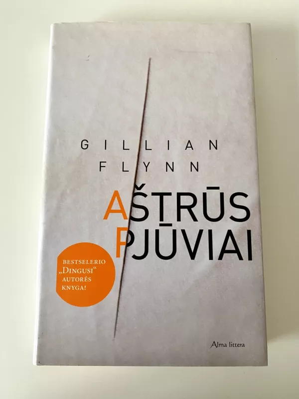 Aštrūs pjūviai - Gillian Flynn, knyga 2