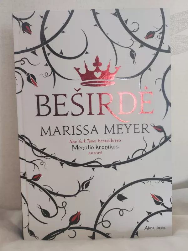 Beširdė - Marissa Meyer, knyga 2