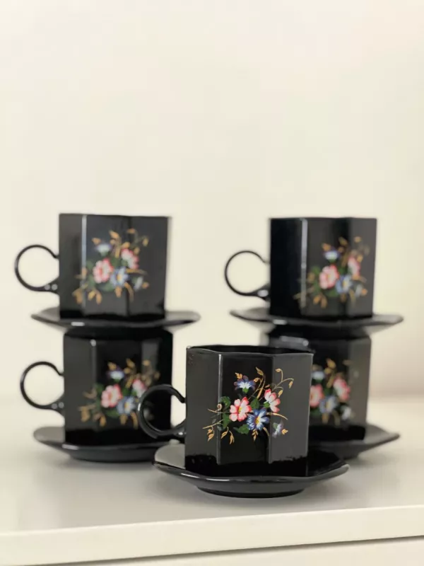 Juodi puodeliai su lėkštutėmis - , namai ir interjeras 5