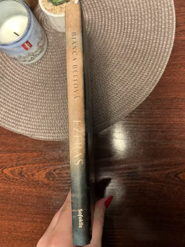 Ežeras - Bianca Bellova, knyga 4