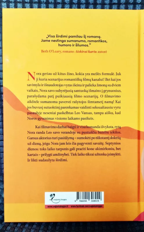 Nora nukrypsta nuo scenarijaus - Annabel Monaghan, knyga 3